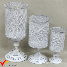 Shabby Chic Blanco Pedestal 3 Candelero con huracán de vidrio